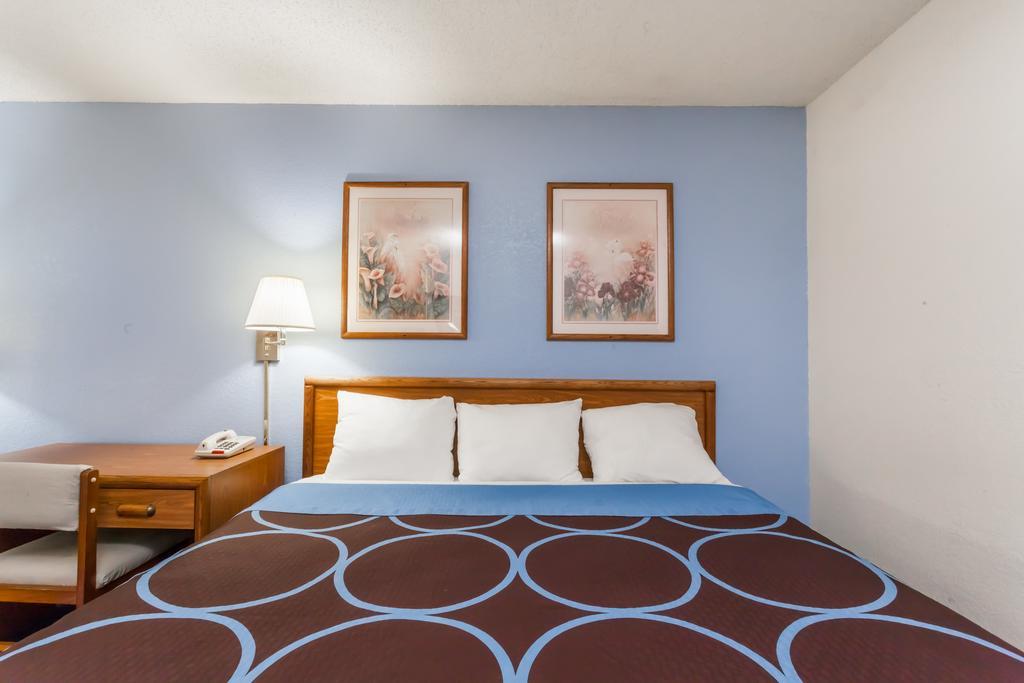 Hotel Super 8 By Wyndham Norwich Esterno foto